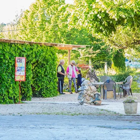 Kemping Paradise Challets And Camping Sarrecave